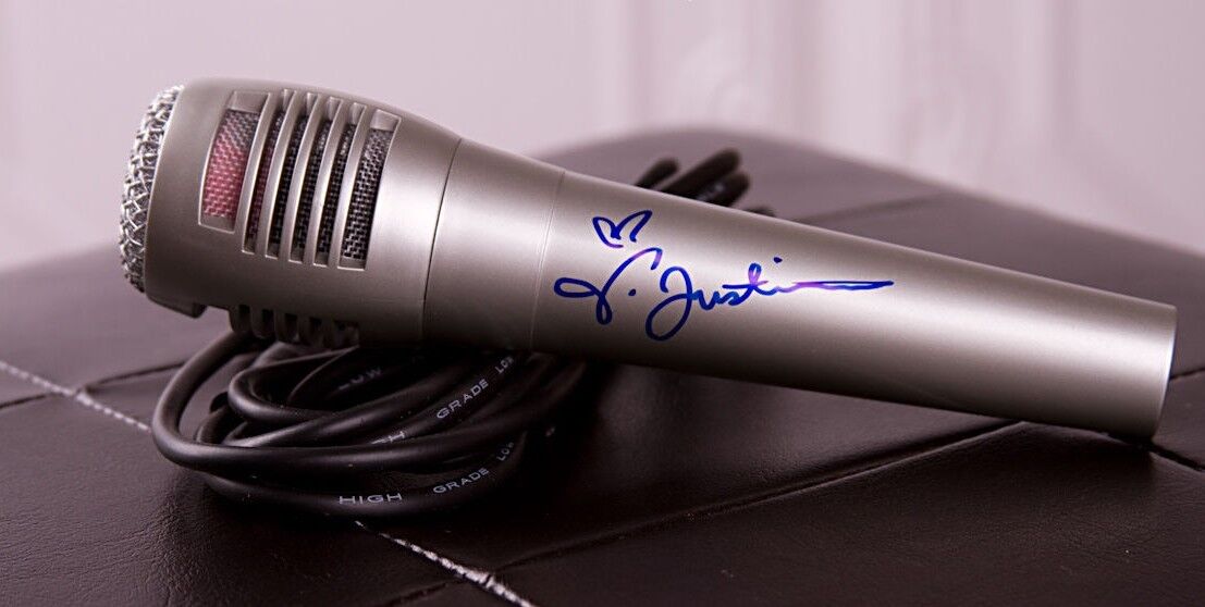 GFA Sexy Latina Singer * VICTORIA JUSTICE * Signed New Microphone AD1 COA