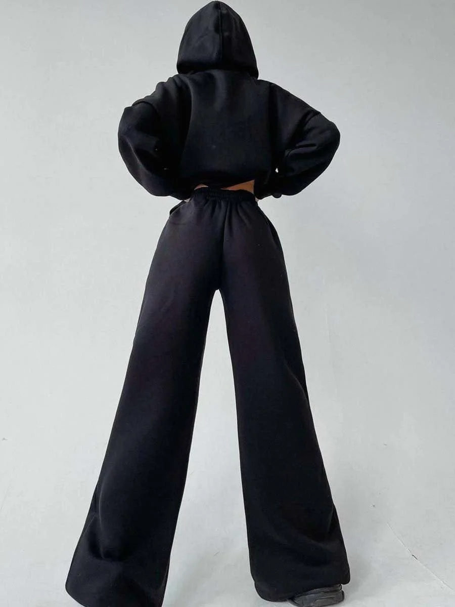 Two-piece suit of solid color hoodie with pockets and sweatpants