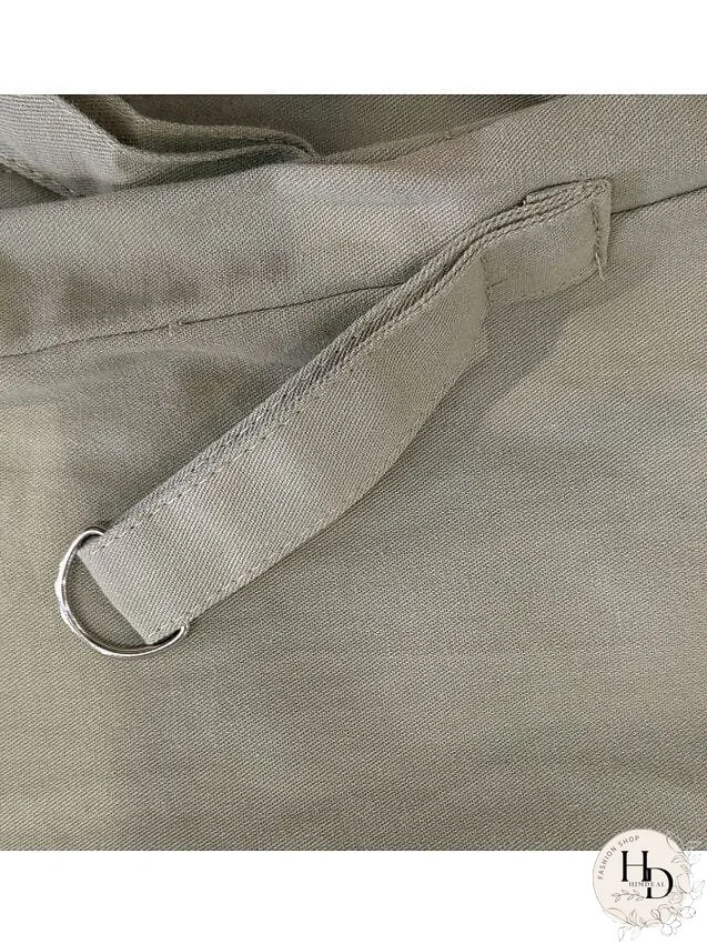 Streetwear-Inspired Black Cargo Pants