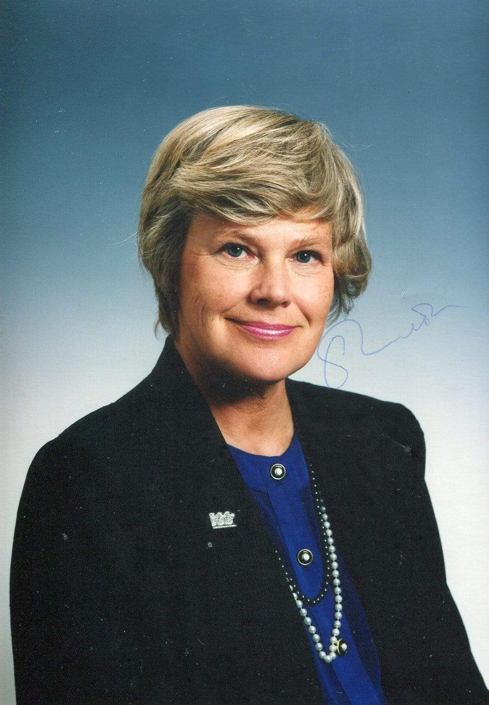 FINLAND Elisabeth Rehn autograph, Minister of Defence 1990-1995, signed Photo Poster painting