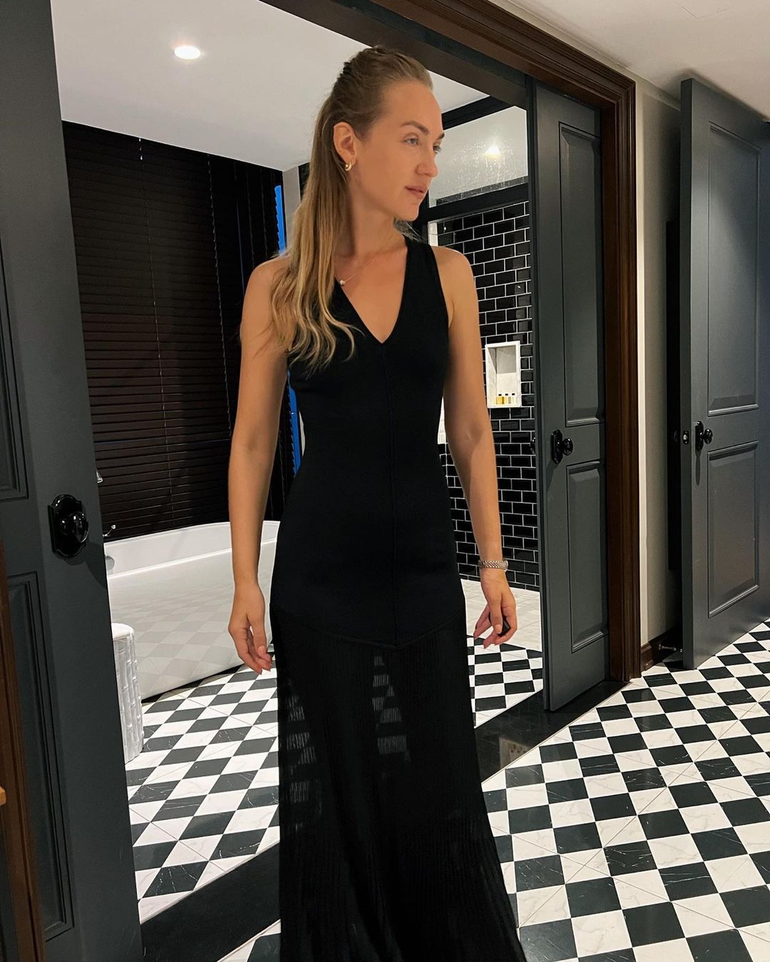 Ootddress Knitted V-neck Elegant Long Dress Sexy Sleeveless Slim Stitching Folds Beach Vacation Female White Dress Knitwear Outfits