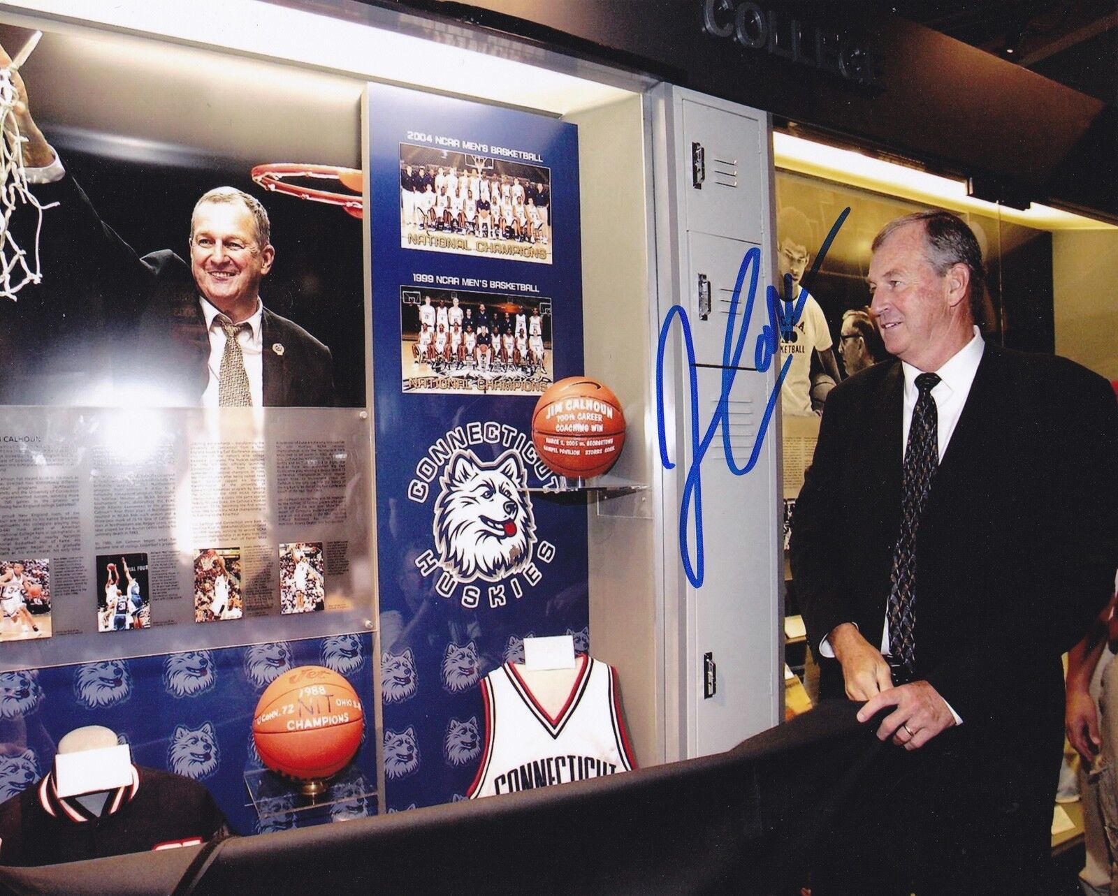 JIM CALHOUN UCONN HUSKIES HOF COACH ACTION SIGNED 8x10