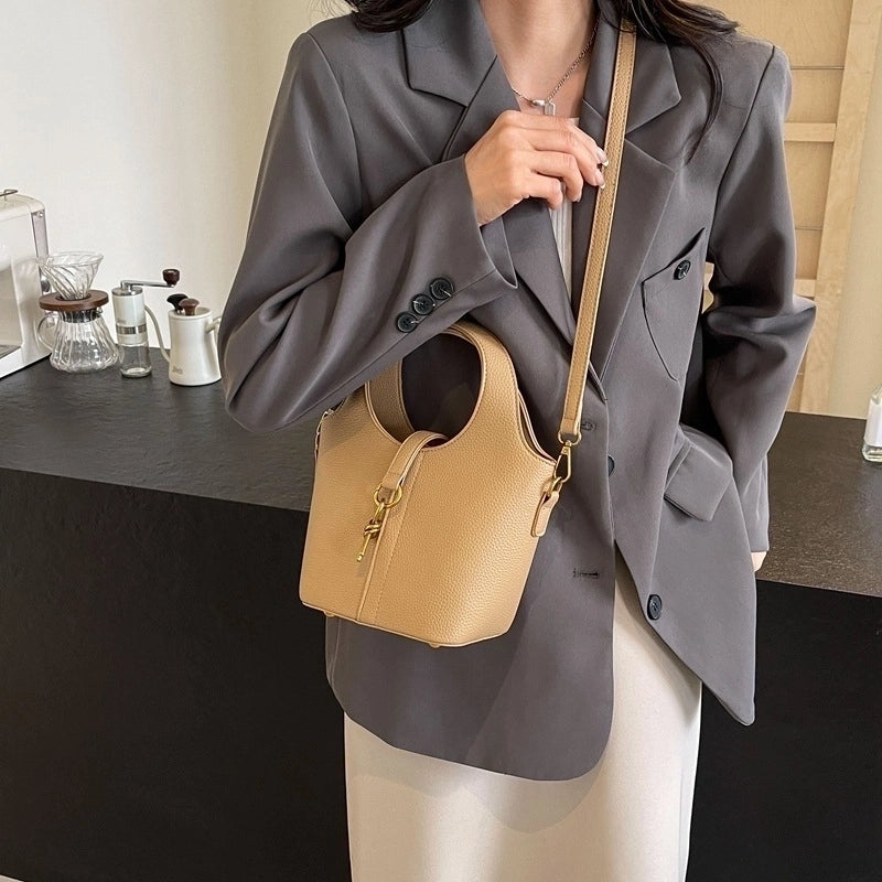 Women's Medium Pu Leather Solid Color Vintage Style Classic Style Bucket Zipper Bucket Bag4