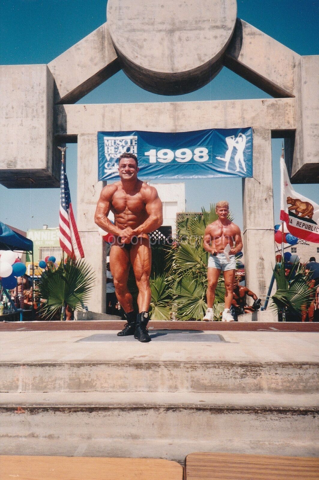MUSCLE MAN Venice Beach California FOUND Photo Poster painting Bodybuilding Snapshot GUY 92 7 P