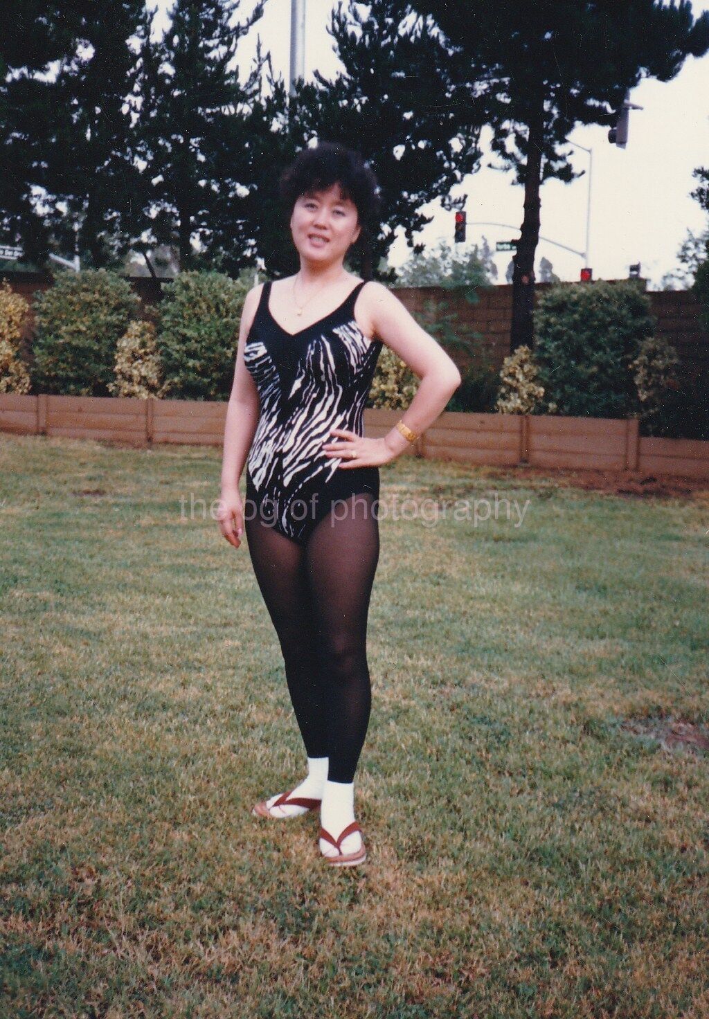 WOMAN IN TIGHTS Backyard Portrait FOUND Photo Poster paintingGRAPH Color810 14 K