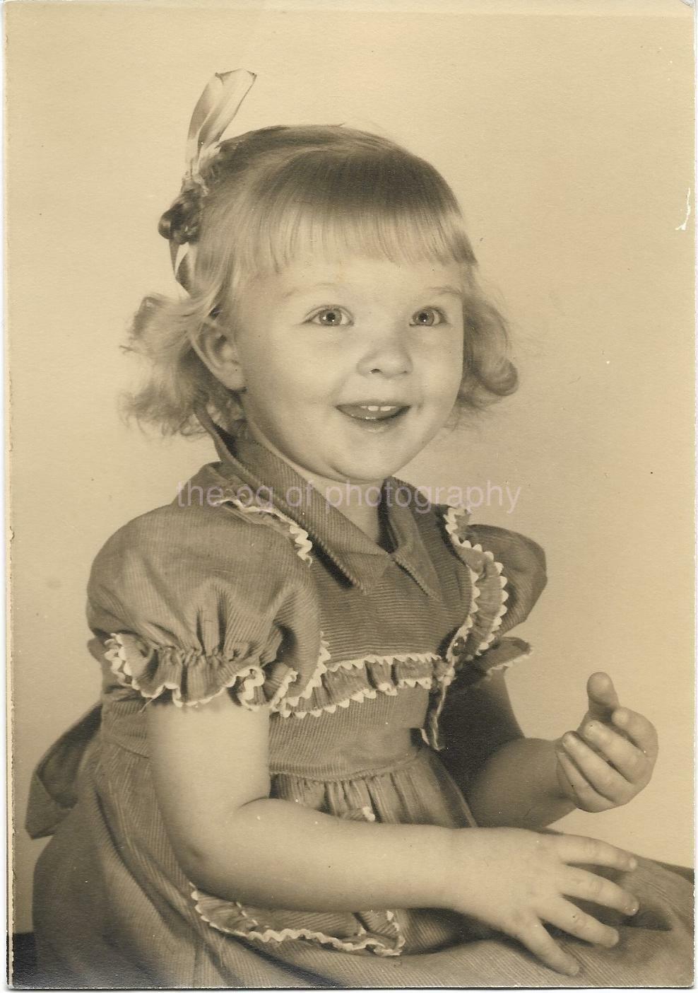 Young Child GIRL Found Photo Poster painting 7X5 bwOriginal Portrait VINTAGE 04 6