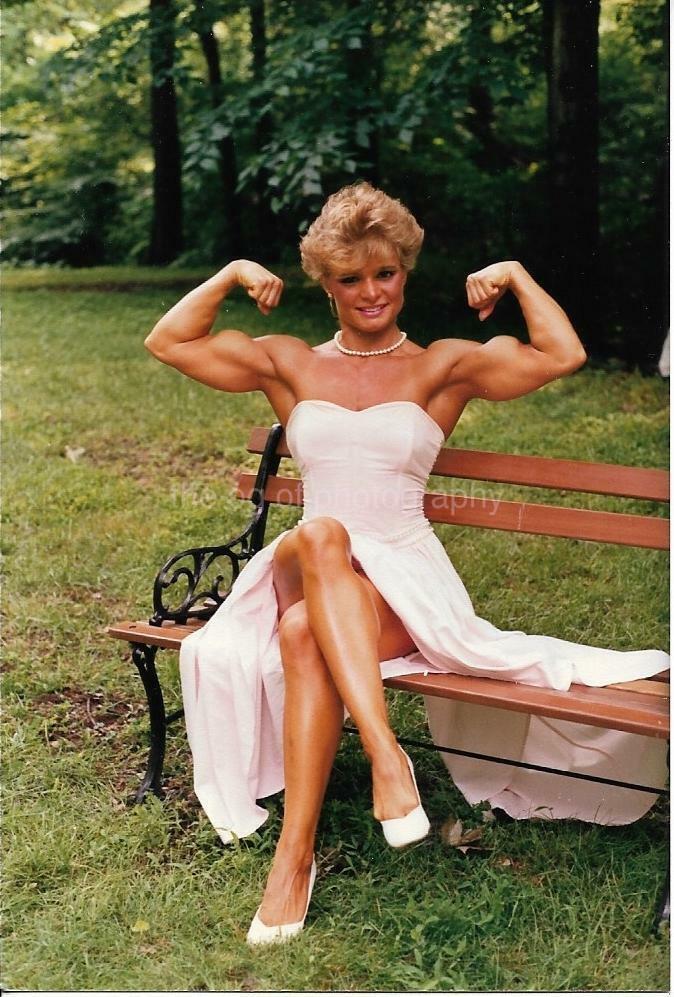 FEMALE BODYBUILDER 80's 90's FOUND Photo Poster painting Color MUSCLE WOMAN Original EN 16 25 A