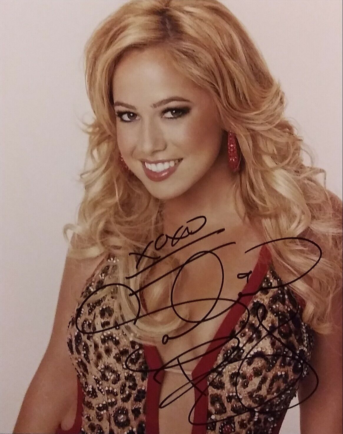 Skyler Shaye signed 8x10