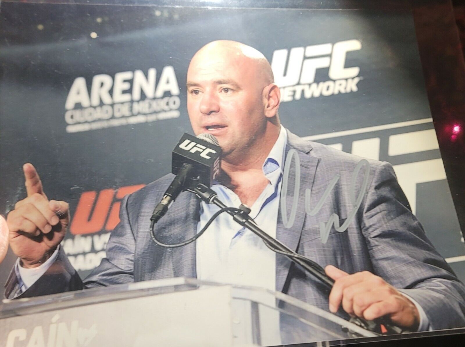 Dana White UFC authentic hand signed autographed 8x10 MMA