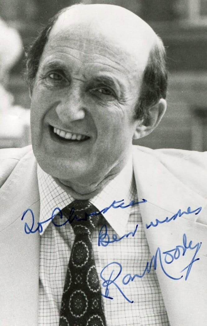 Ron Moody (+) ACTOR autograph, signed Photo Poster painting