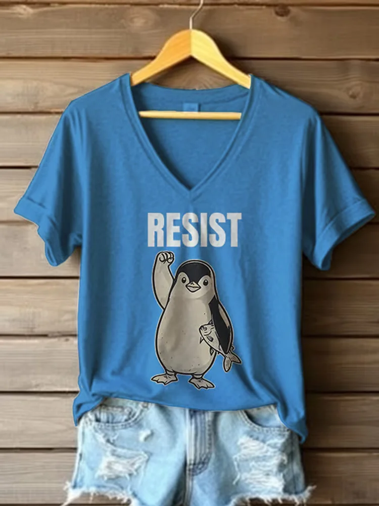 VChics Women's Retro Penguins Resist Print T-shirt