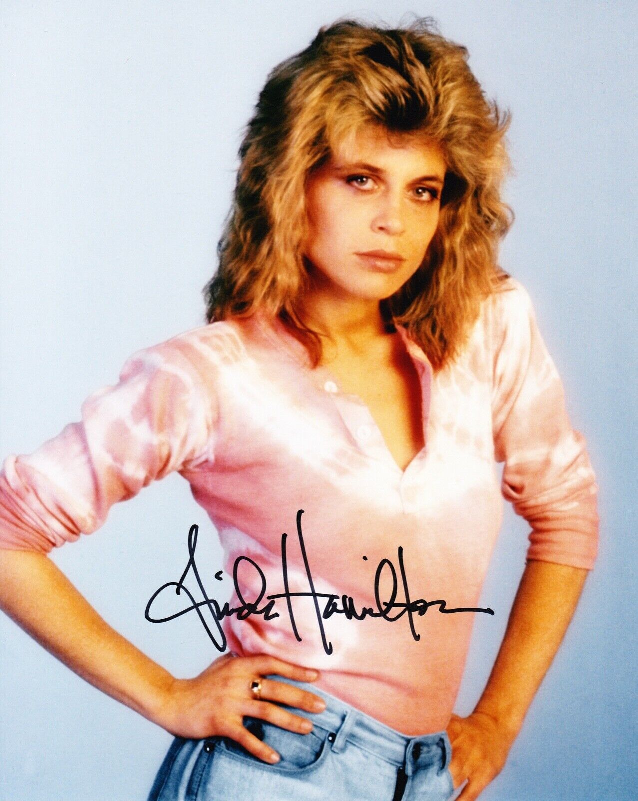 Linda Hamilton Signed 10X8 Photo Poster painting The Terminator SEXY IMAGE AFTAL COA (N)