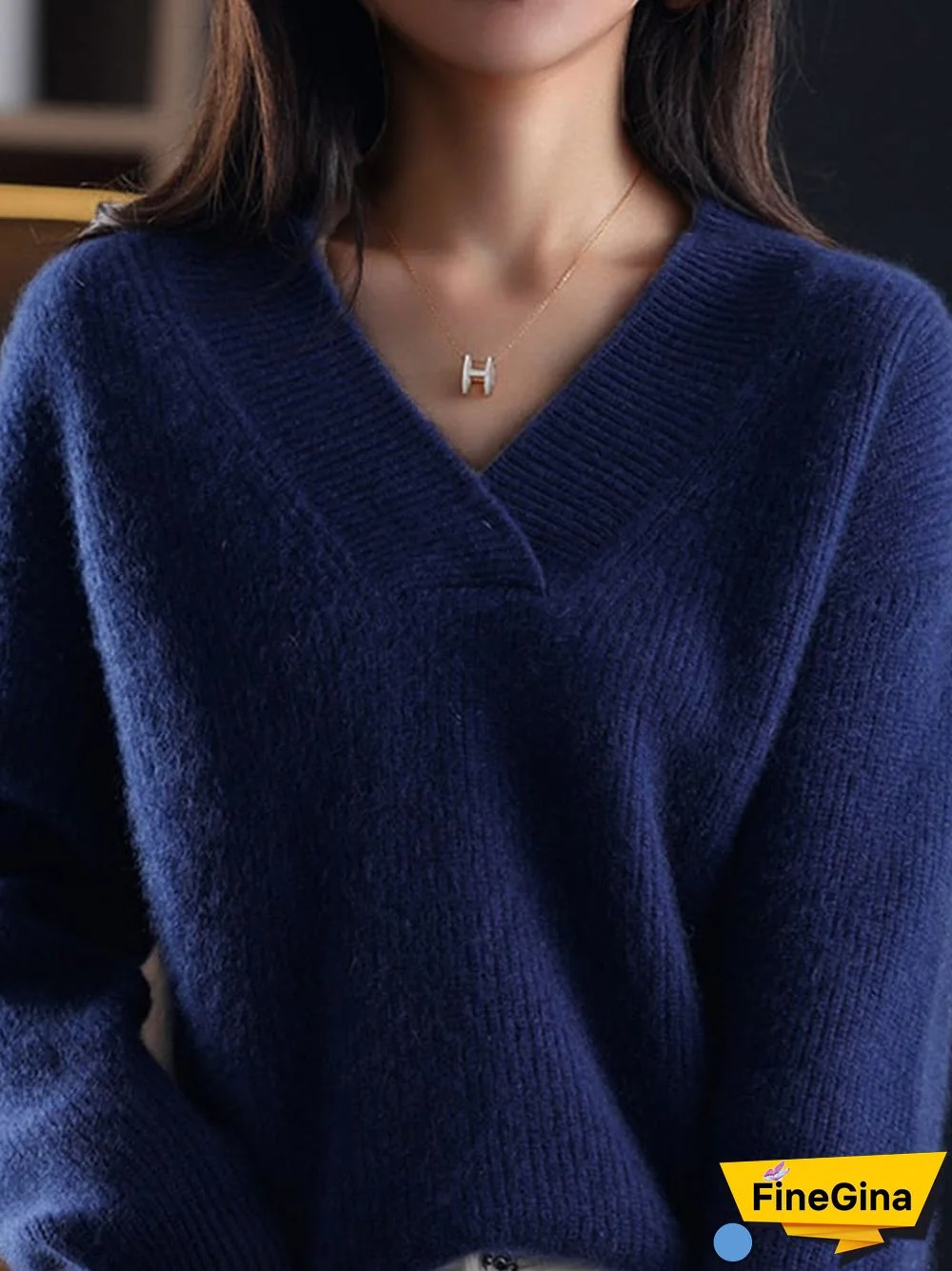 Women's Fashionable Soft And Waxy Loose V-Neck Solid Color Sweater