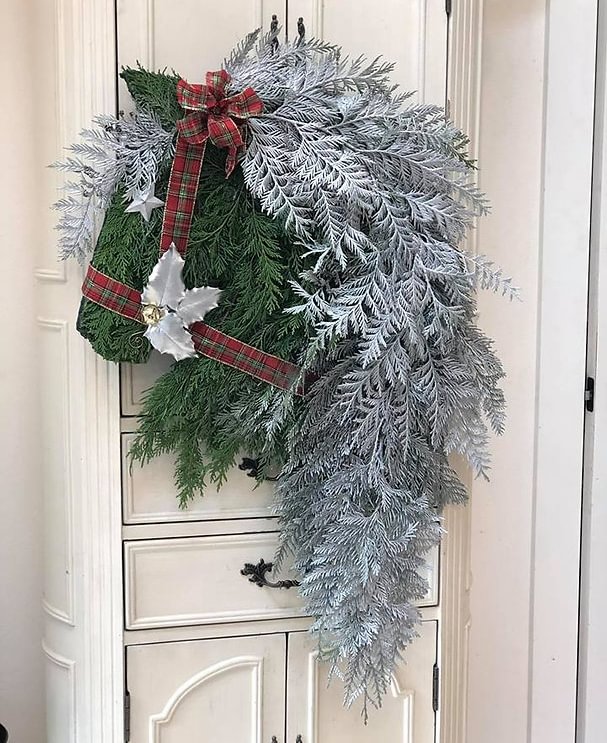 🔥Christmas Hot Sale🐴Flocked Mane Christmas Horse Decor - Winter decor for Equine Lovers🎄