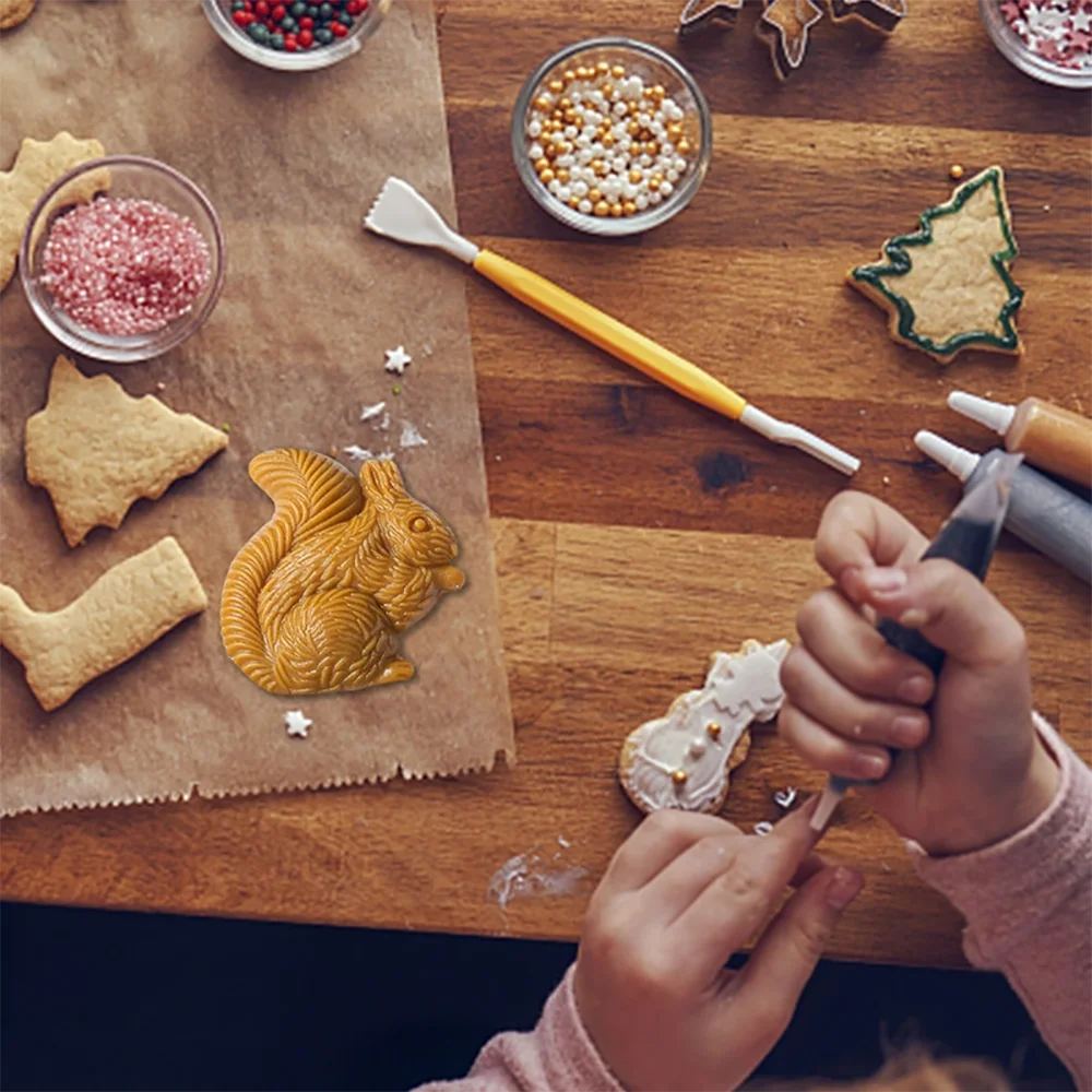 Purexcellent&trade; Household cute squirrel wooden biscuit mold