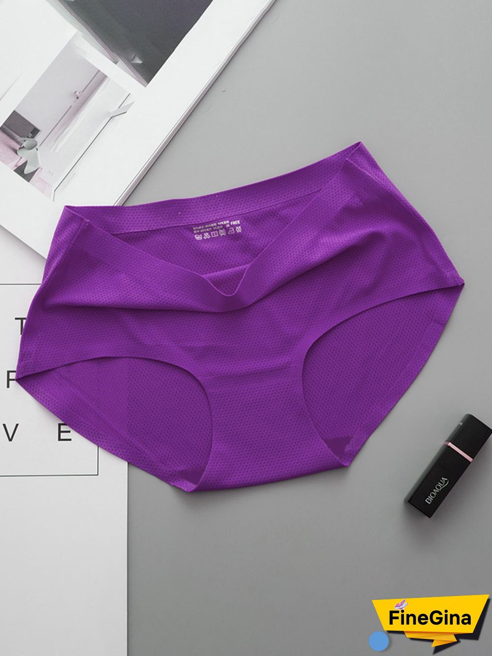 Women's Breathable Ice Silk Seamless Briefs One Piece Cotton Bottom Crotch Mid Waist Panties Plus Size