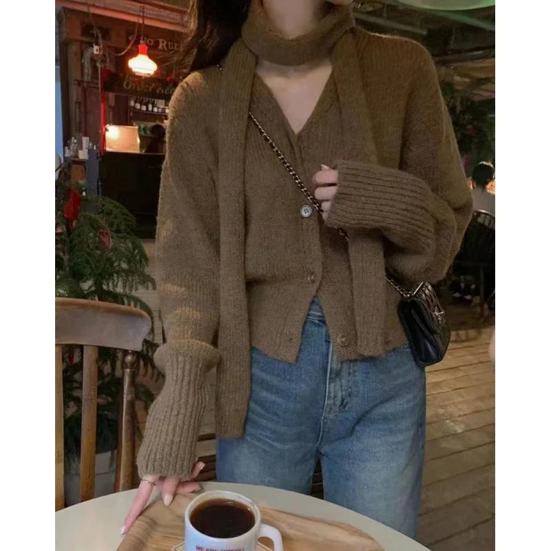 Uveng Uveng Chic Winter New Small French Retro Long-Sleeved Pure Desire V-Neck Long-Sleeved Sweater Coat Hanging Neck Scarf