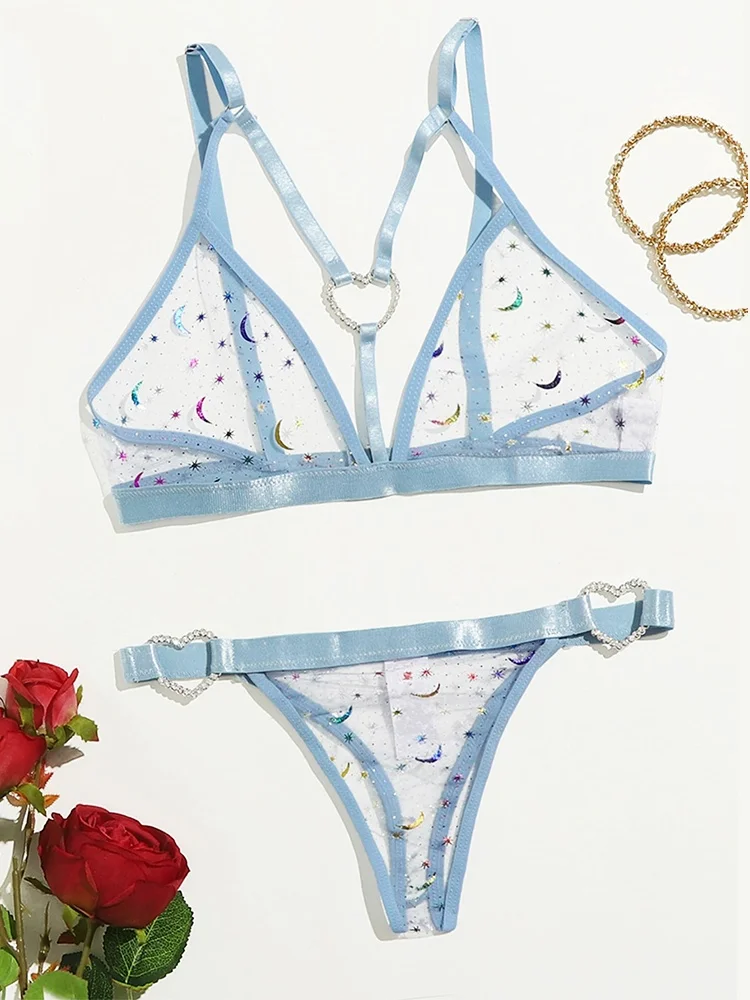 Ensemble de lingerie sexy en perspective fraîche avec harnais en forme de cœur romantique