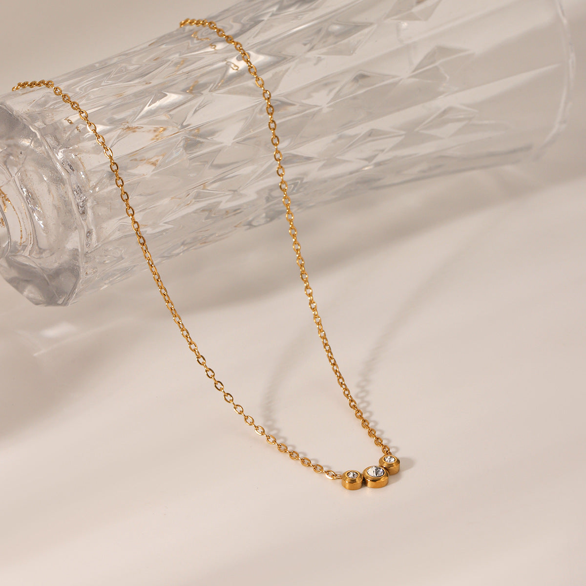 18K Gold Geometric Stainless Steel Inlaid Zircon Pendant Necklace Female Niche Design Titanium Steel Clavicle Chain