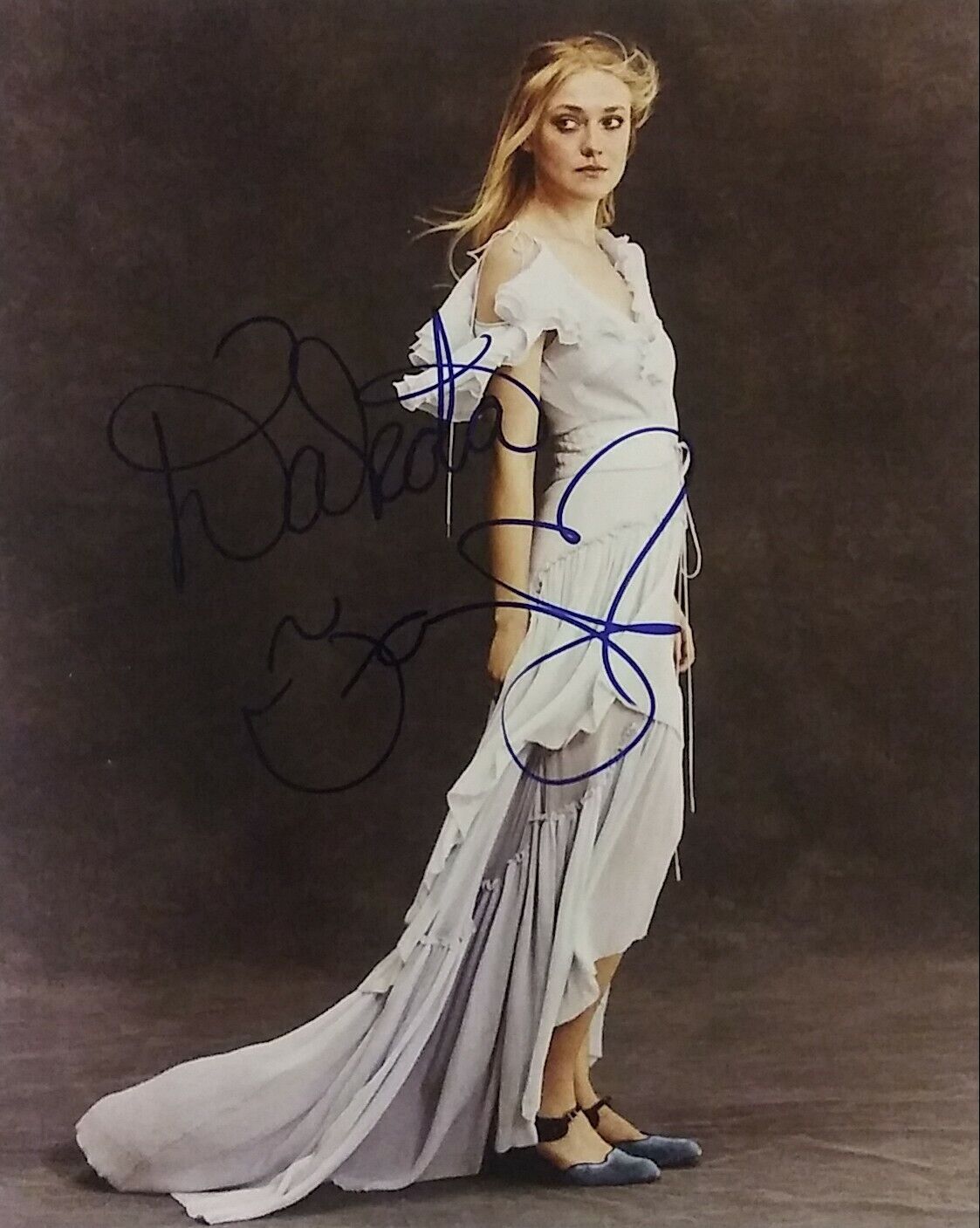 Dakota Fanning signed 8x10