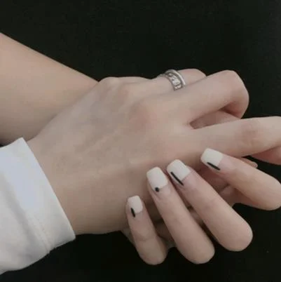 24pcs/set White Gradient Fake Nails Pre-design Nail Accessories Full Cover Nail Art Tips Manicure Square False Nails-Nail Inspo