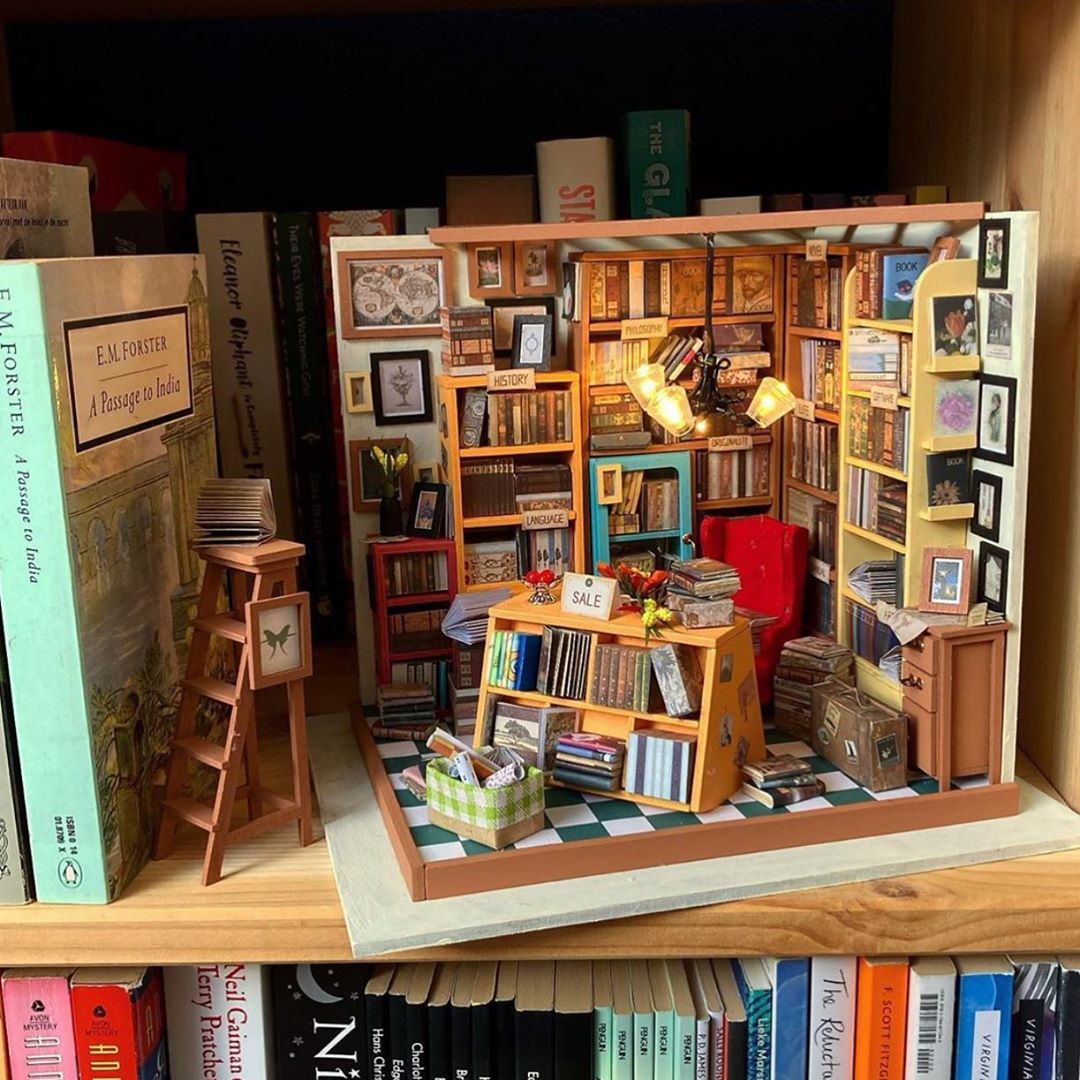 Sam's Miniature Study Room | Byanavrin
