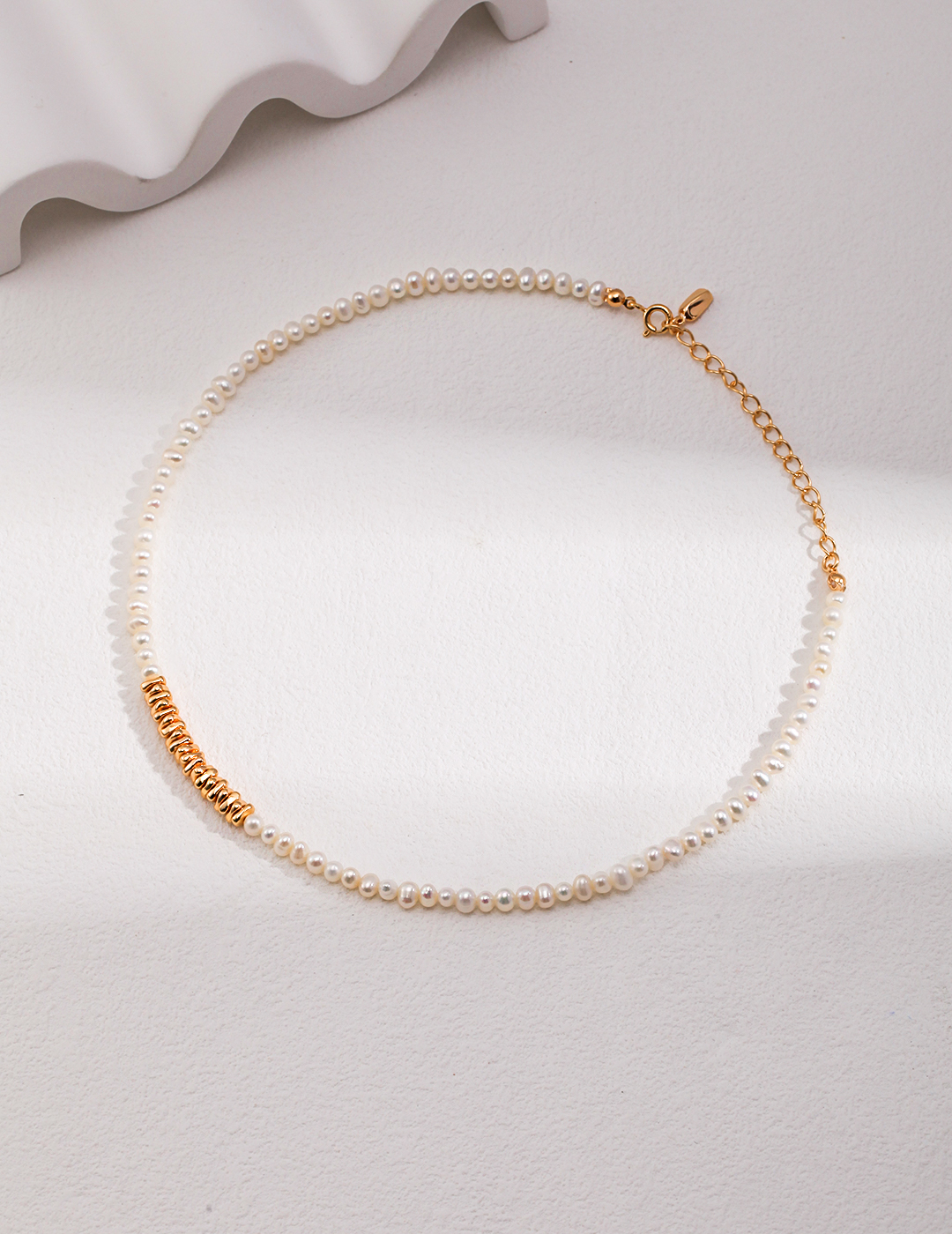  Minimalist Pearl Choker 