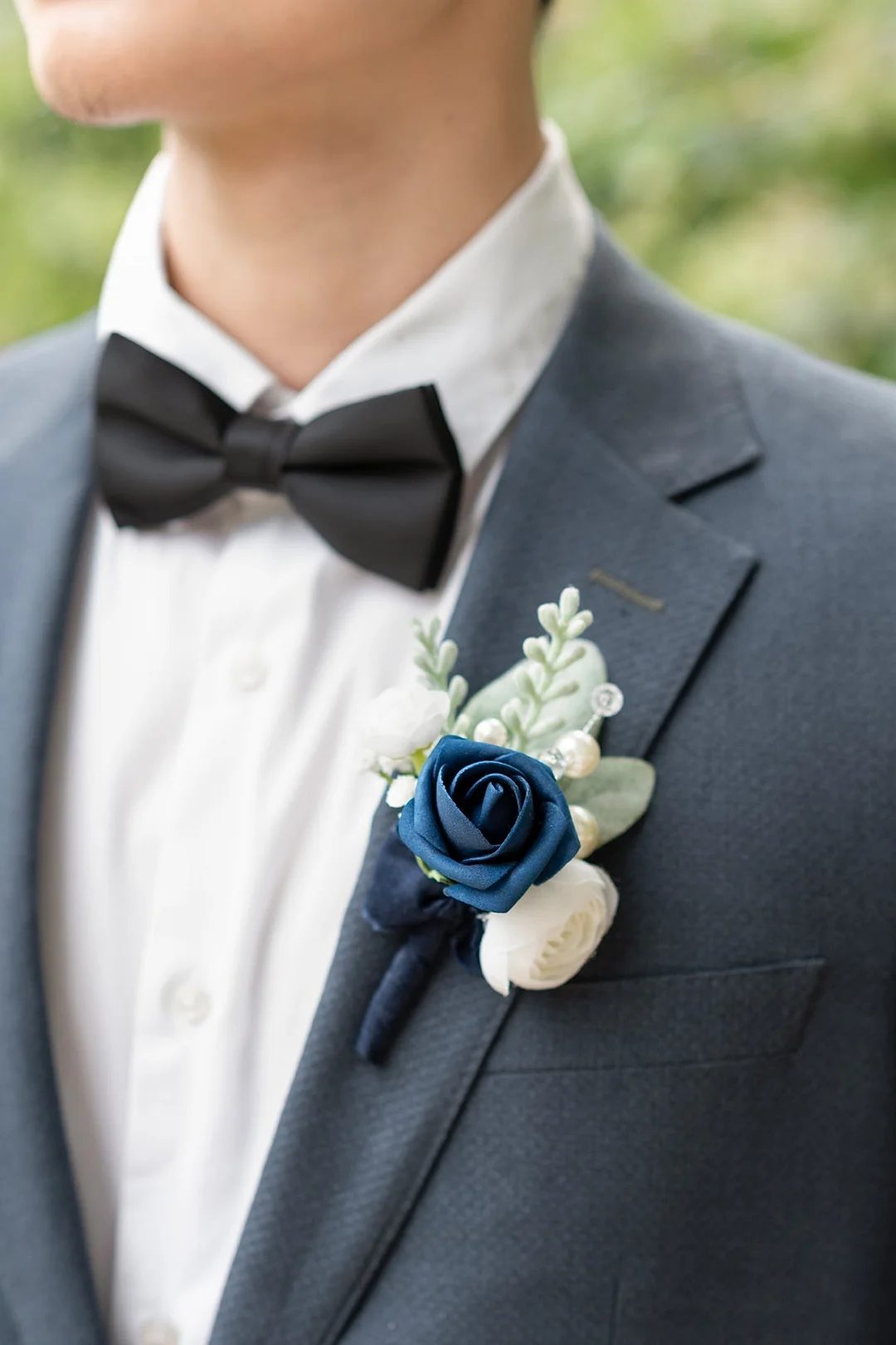 Boutonnieres in Noble Navy Blue