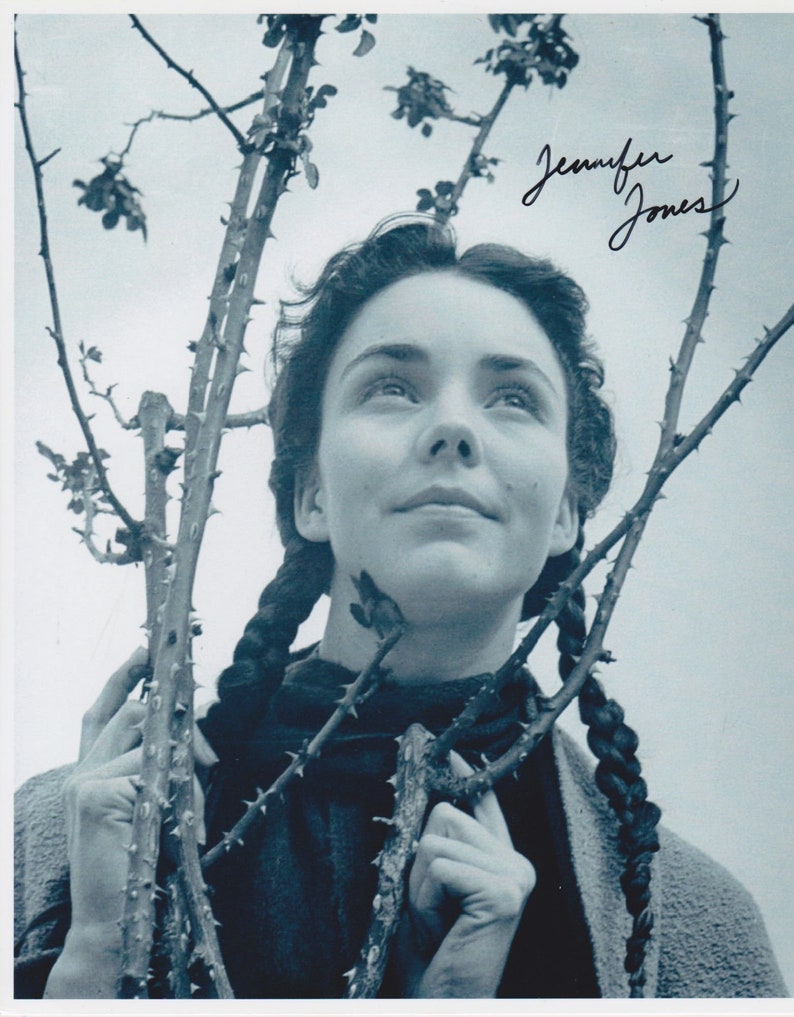 Jennifer Jones (d. 2009) Signed Autographed Glossy 8x10 Photo Poster painting - COA Matching Holograms