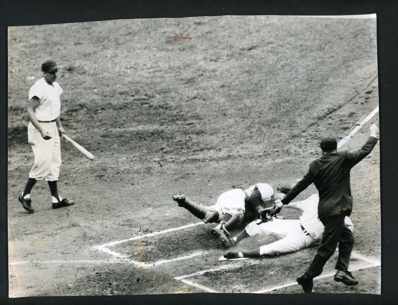 Andy Seminick Frank Baumholtz Babe Pinelli 1954 Press Photo Poster painting Cincinnati Reds Cubs