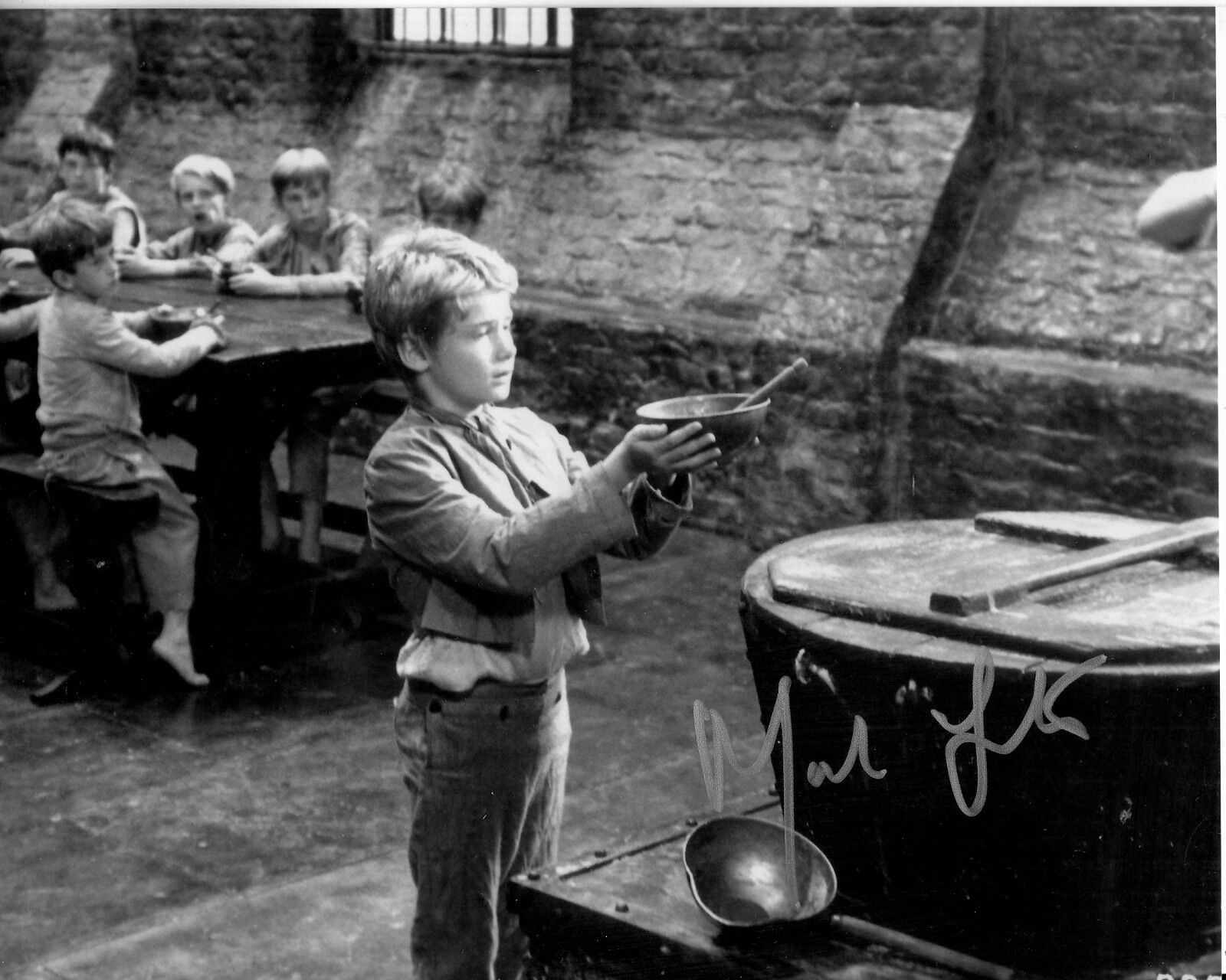 MARK LESTER hand-signed OLIVER TWIST 8x10 uacc rd coa CLASSIC B/W CLOSEUP SCENE