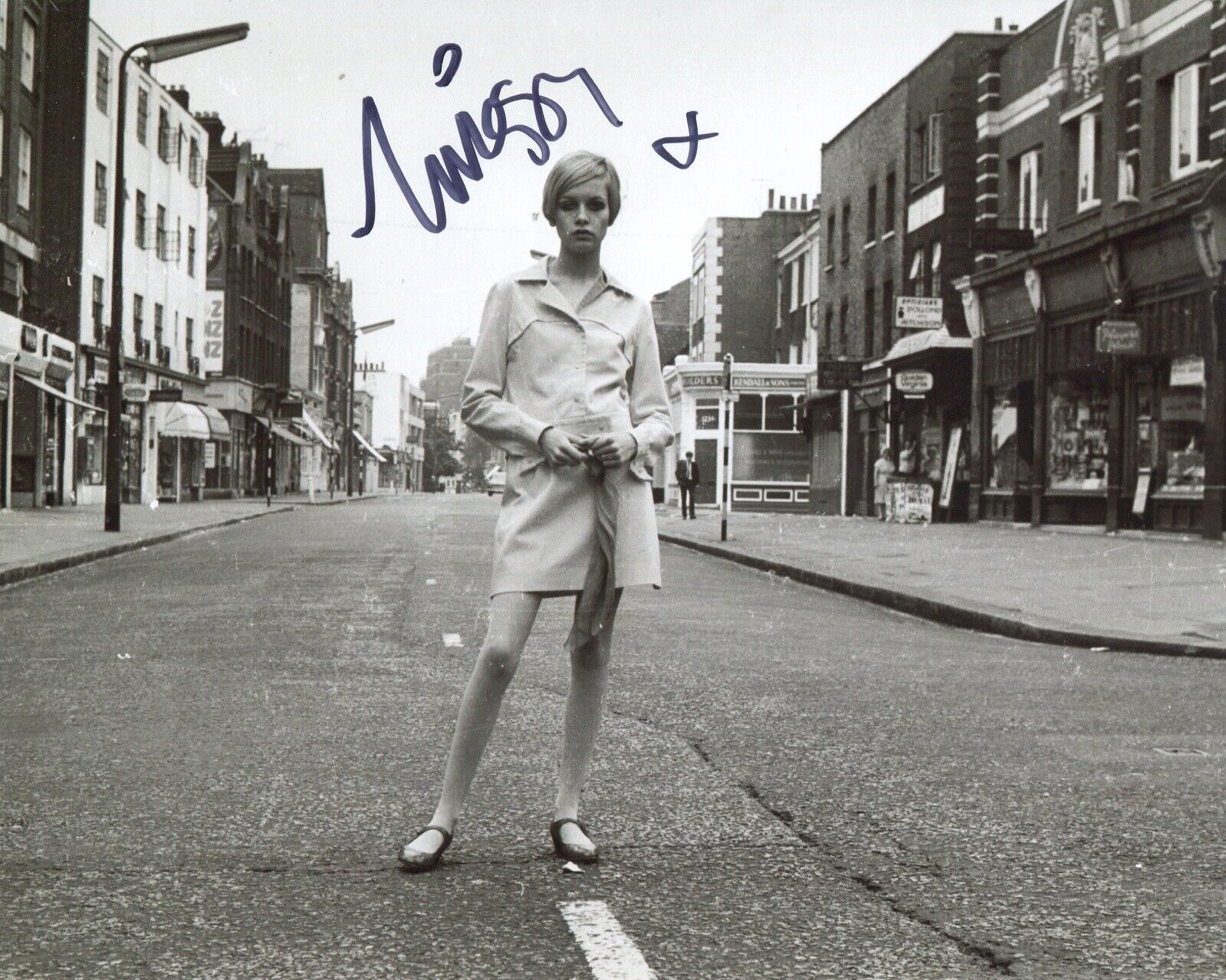 1960’s fashion icon TWIGGY amazing signed 8x10 Photo Poster painting No3 - UACC DEALER