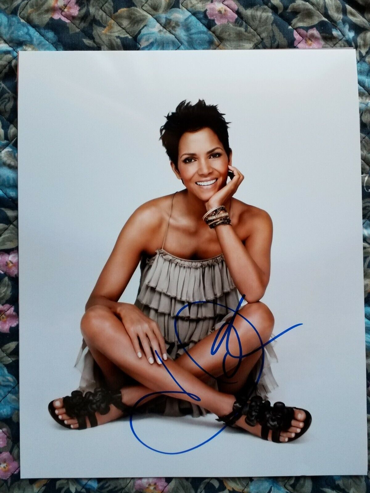 Autographed Halle Berry Authentic Signed 8 x 10 Photo Poster painting Great Condition Hot!