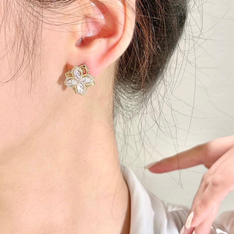 Four small flowers rotatable earrings