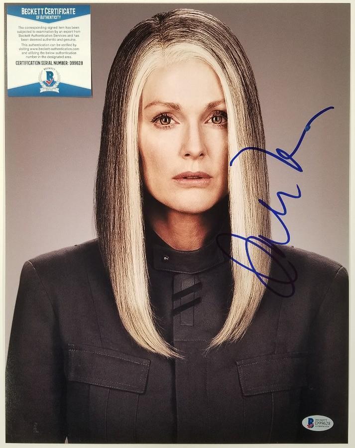 JULIANNE MOORE Signed 11x14 Photo Poster painting Actress Hunger Games Auto (A)~ Beckett BAS COA