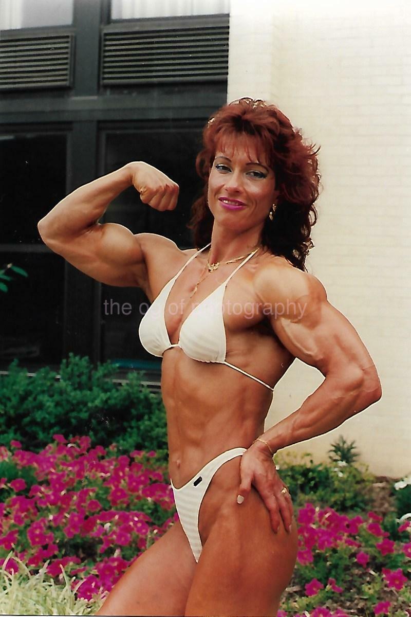 FEMALE BODYBUILDER 80's 90's FOUND Photo Poster painting Color MUSCLE GIRL Original EN 112 29 J