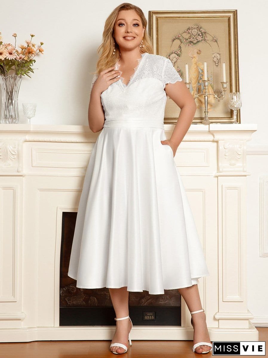 Elegant Plus Size Lace A-line Cocktail Dress with Pockets