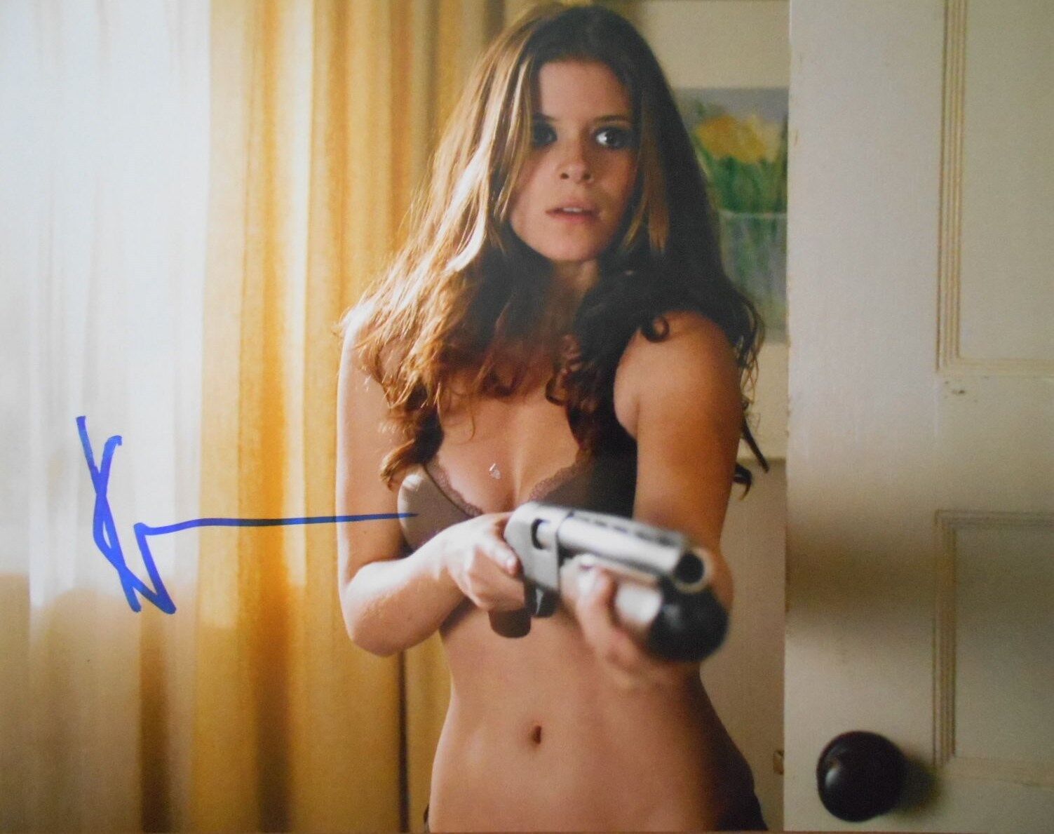 Kate Mora SIGNED 8X10 Photo Poster painting AUTOGRAPHED COA Shooter