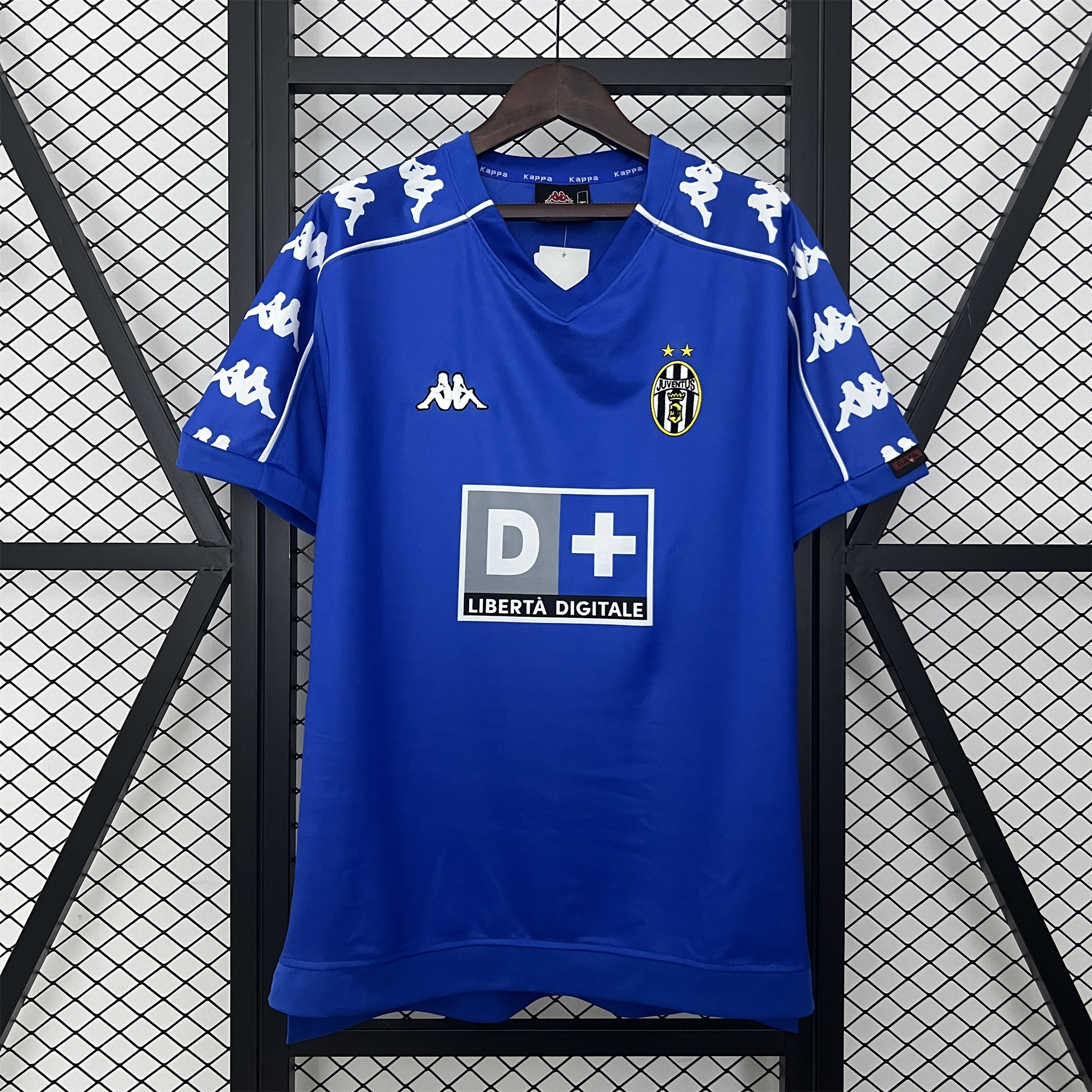 Retro Juventus 1999-00 Away Jersey