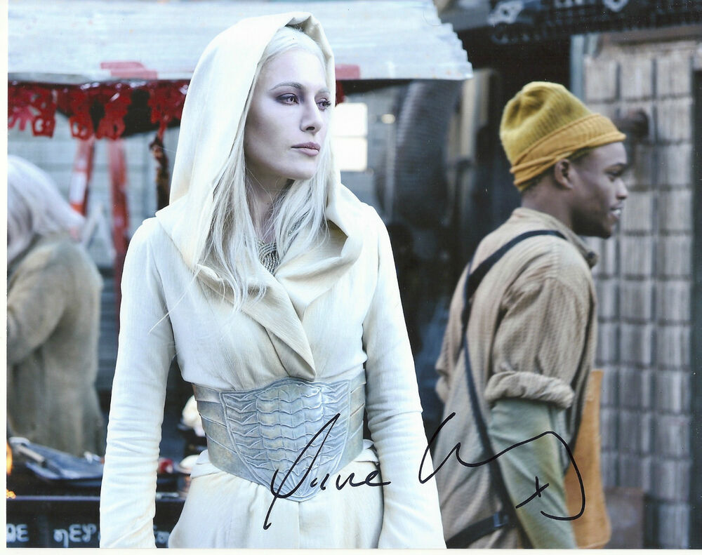 JAIME MURRAY 'DEFIANCE' STAHMA TARR SIGNED 8X10 PICTURE *COA