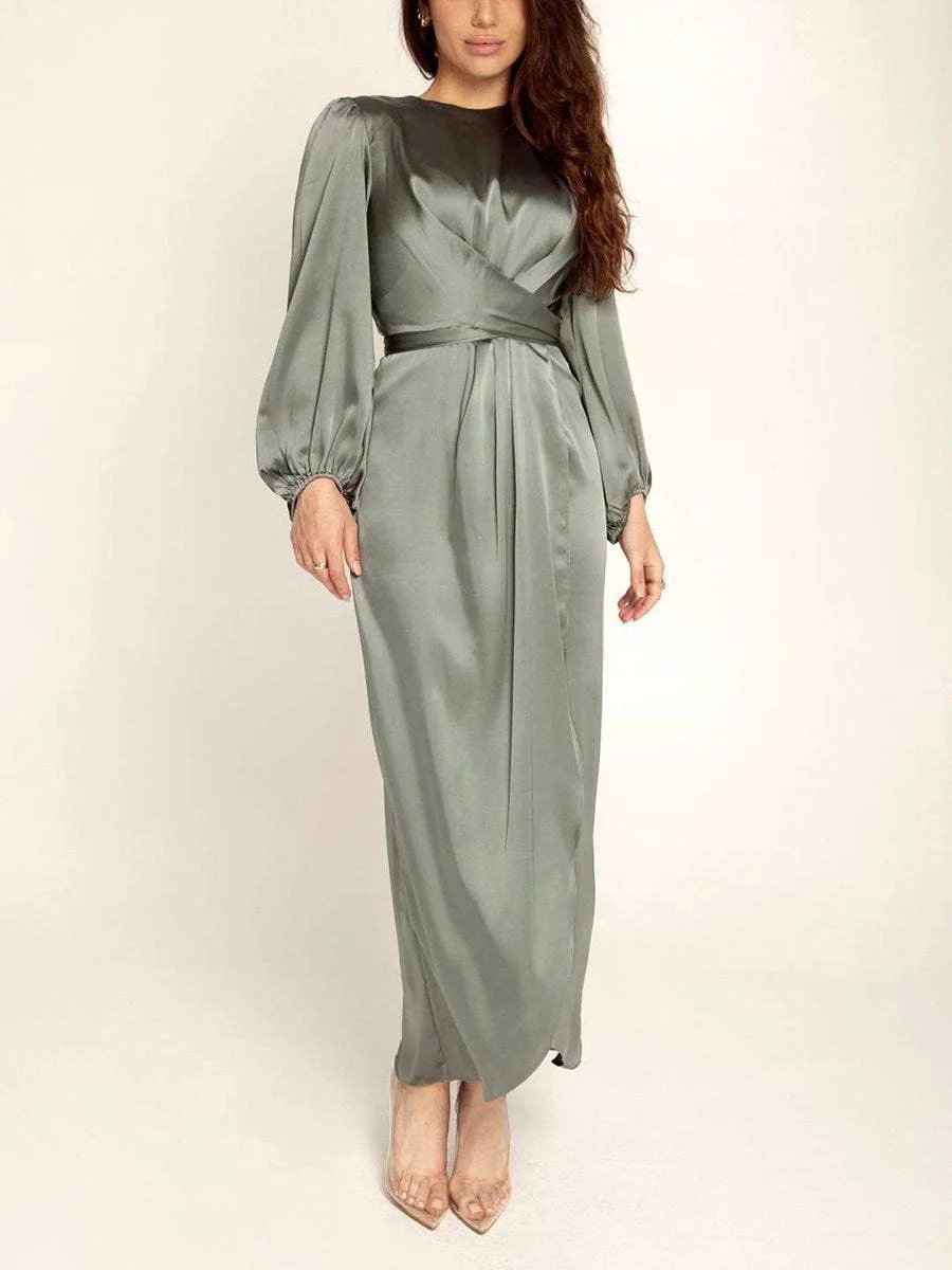 Satin dress with round neck and long sleeves