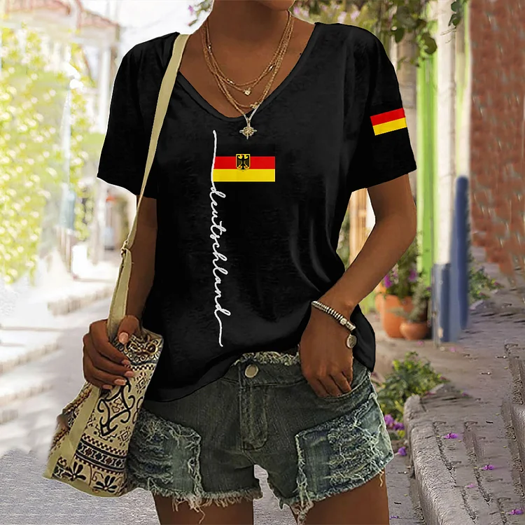 Simpfit T-Shirt mit V-Ausschnitt und kurzen Ärmeln und Kunstdruck im „Make Germany Great Again“-Motiv