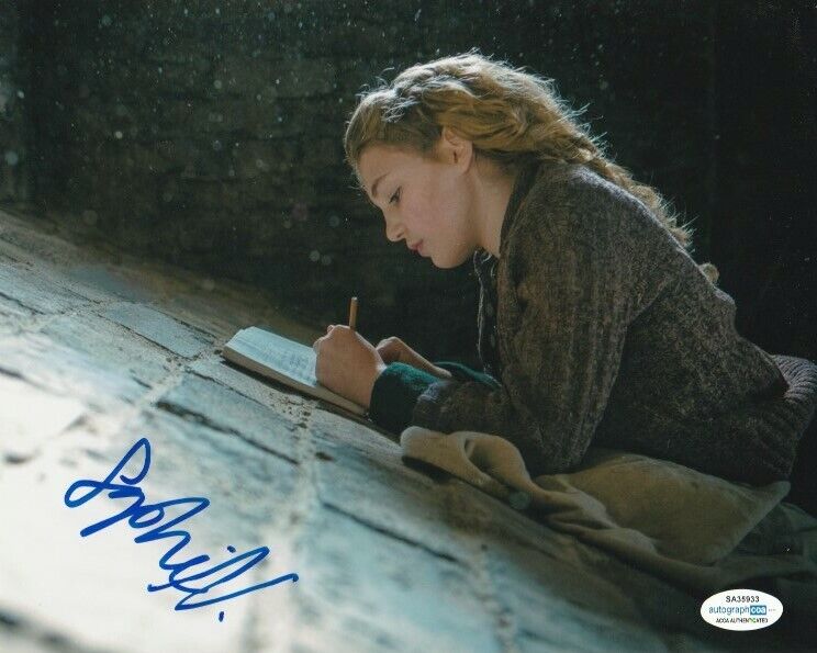 BEAUTIFUL SOPHIE NELISSE SIGNED THE BOOK THIEF