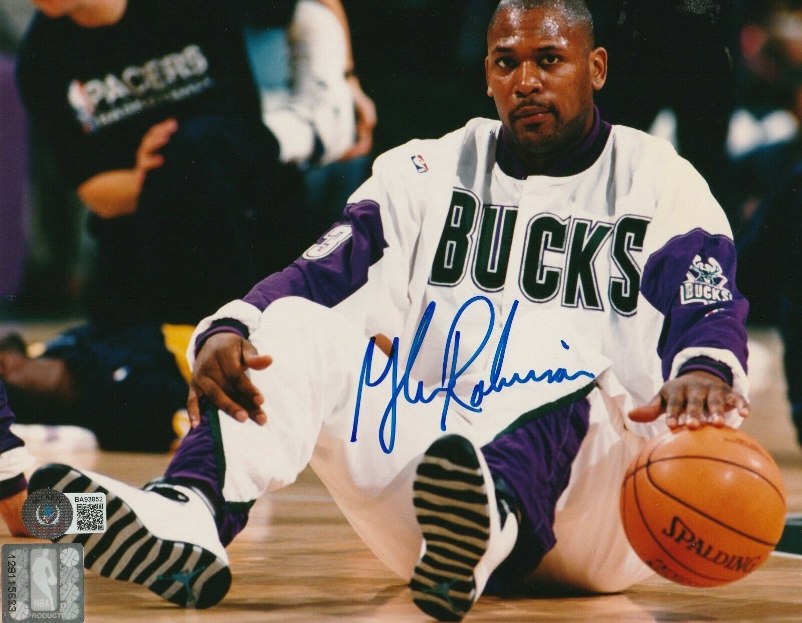 GLENN ROBINSON Signed Milwaukee BUCKS 8x10 Photo Poster painting w/ Beckett COA (BAS)