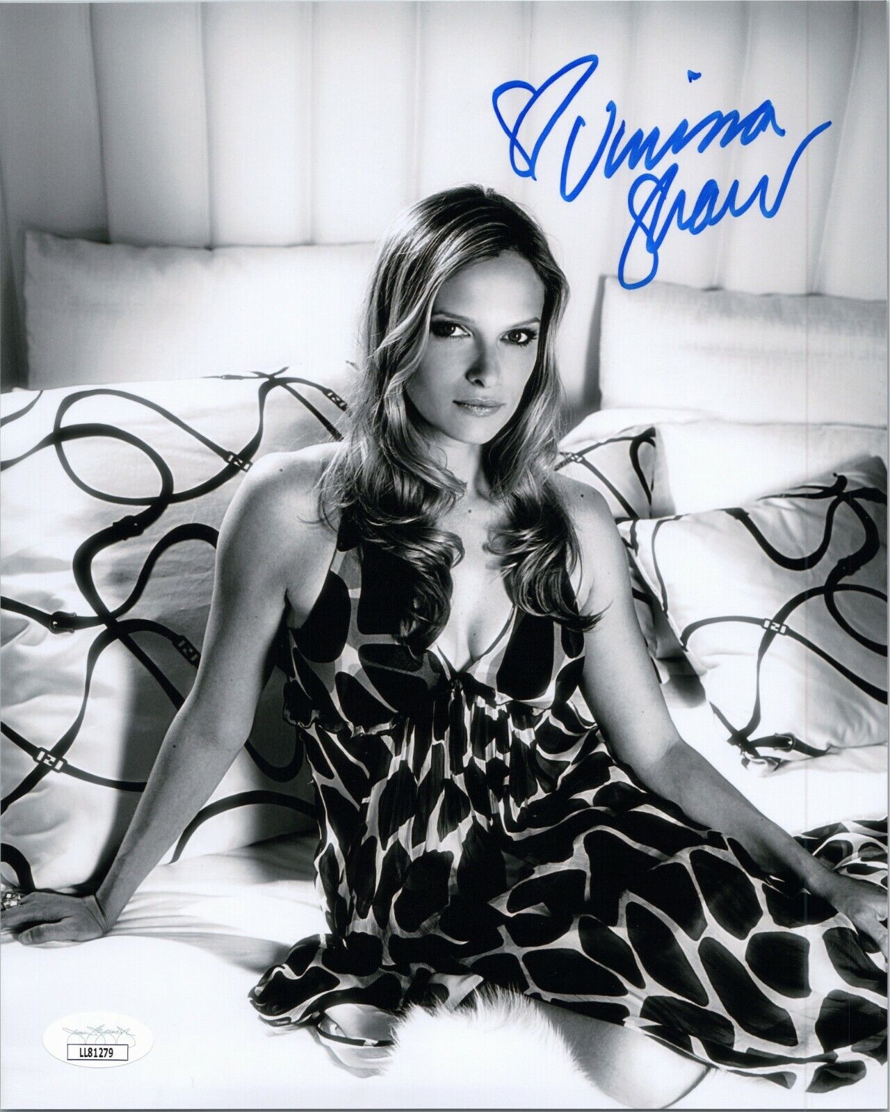 VINESSA SHAW Authentic Hand-Signed HOCUS POCUS