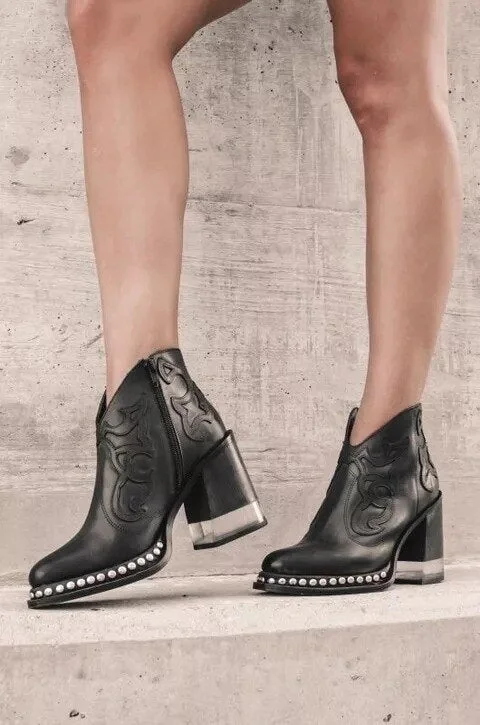 Fashionable and supportive orthopedic Boots