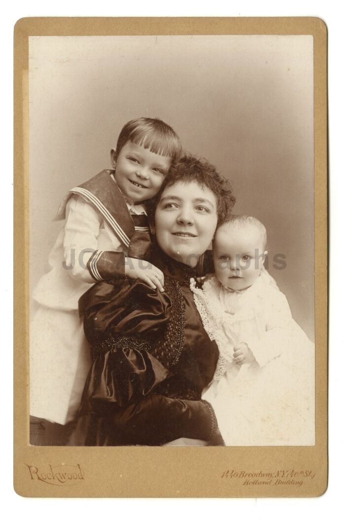 19th Century Mother & Children - Original Cabinet Card Photo Poster painting - New York, NY