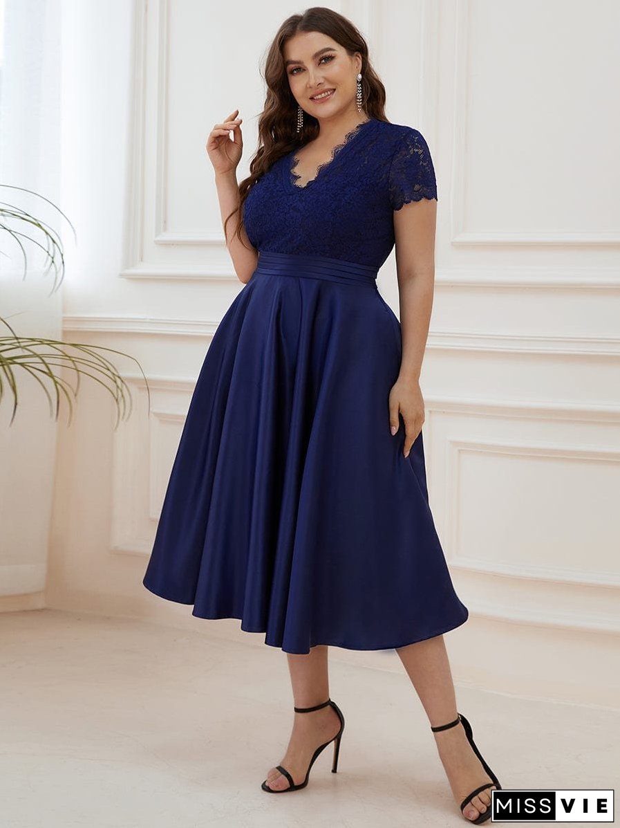 Elegant Plus Size Lace A-line Cocktail Dress with Pockets