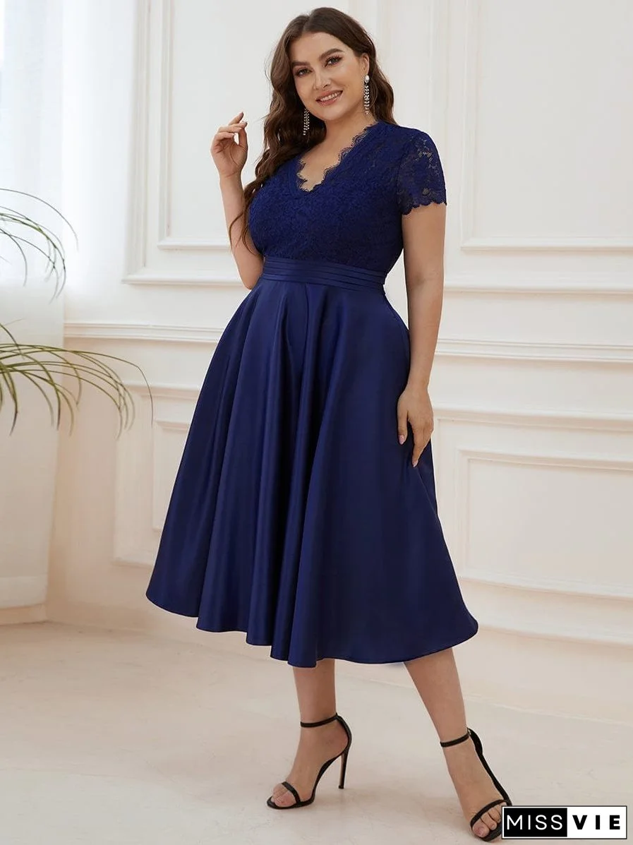 Elegant Plus Size Lace A-line Cocktail Dress with Pockets