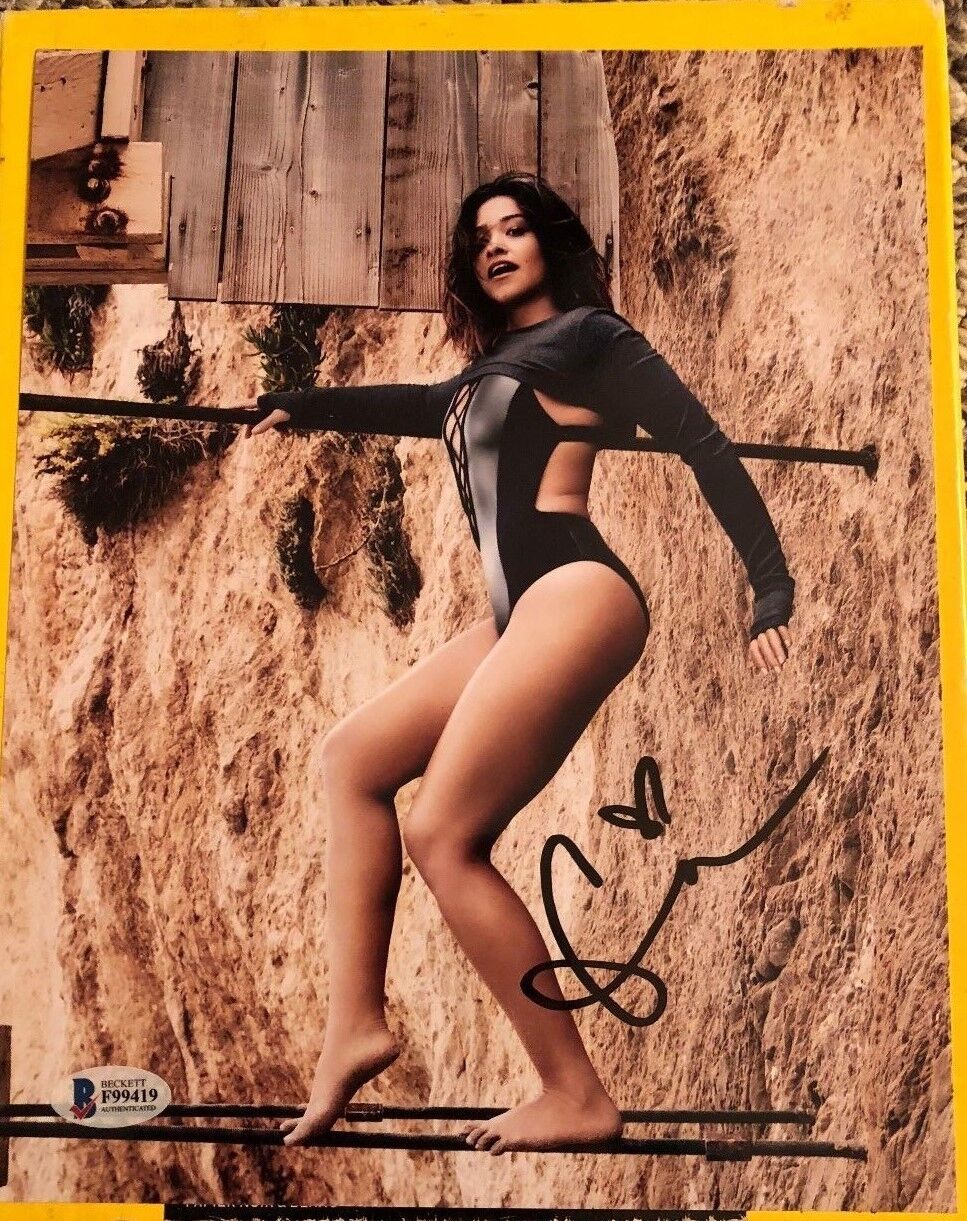 GINA RODRIQUEZ-JANE THE VIRGIN SIGNED 8X10 Photo Poster painting BECKETT AUTHENTICATED